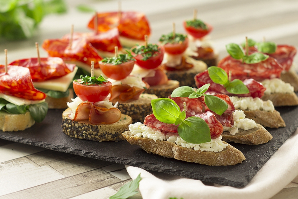 Tapas con embutidos caseros: 7 recetas fáciles y deliciosas