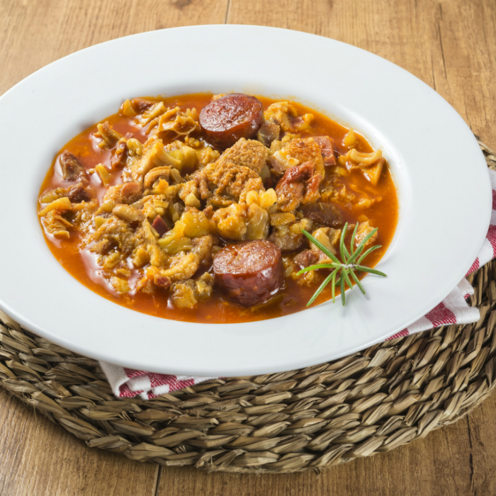 Conoce recetas de carne para Semana Santa y Pascua: cordero, hornazo, guisos y platos típicos de Andalucía y España con Cárnicas Urbano.